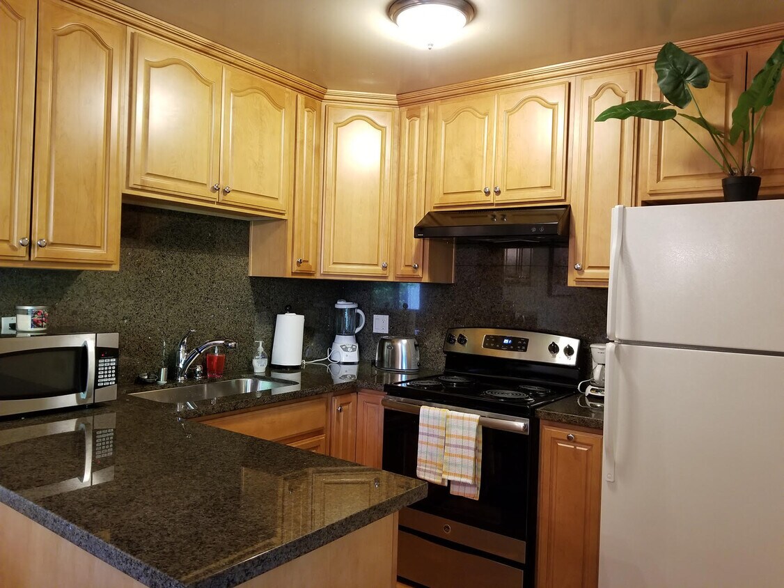 Kitchen - 2101 Rock St