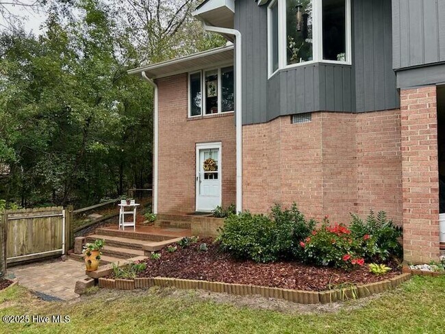 Foto del edificio - 104 Rolling Hill Ct