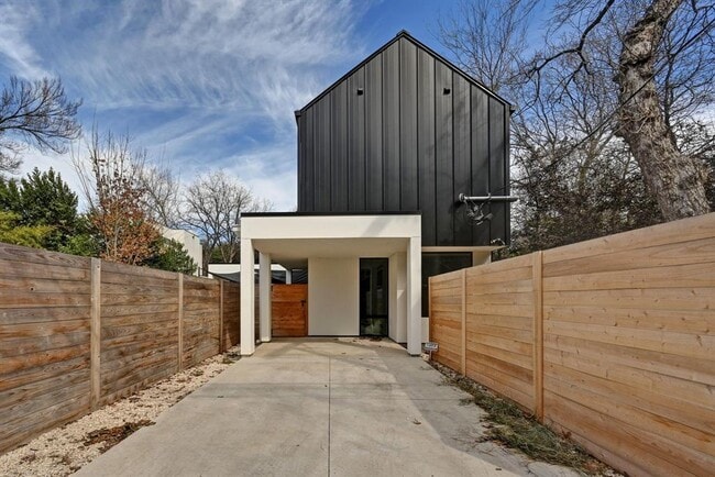 Building Photo - 1709 Willow St