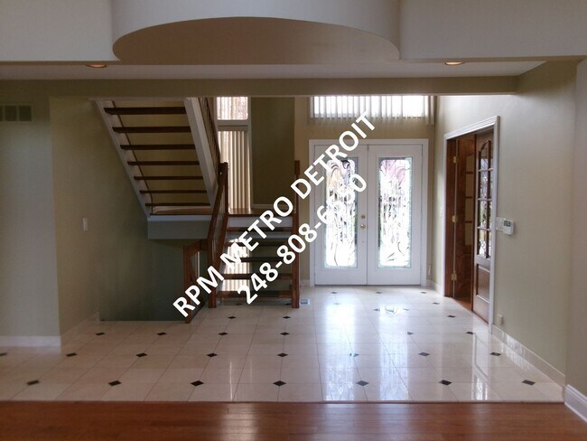 Foto del edificio - 5 Bedroom Home in Desirable Bloomfield Hills