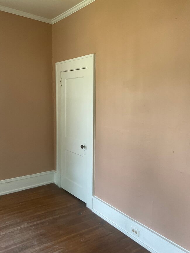 Building Photo - 415 Young St