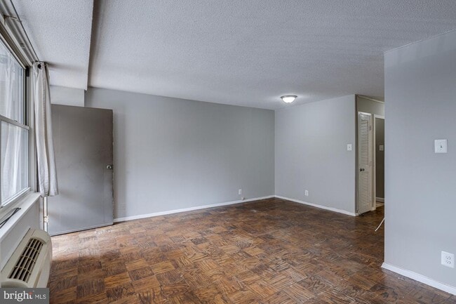 Building Photo - 2030 N Adams St