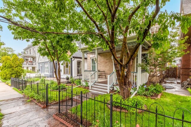 Foto del edificio - Gorgeous City Park Gem!