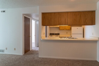 The Colonial - Hillcrest Village Apartments