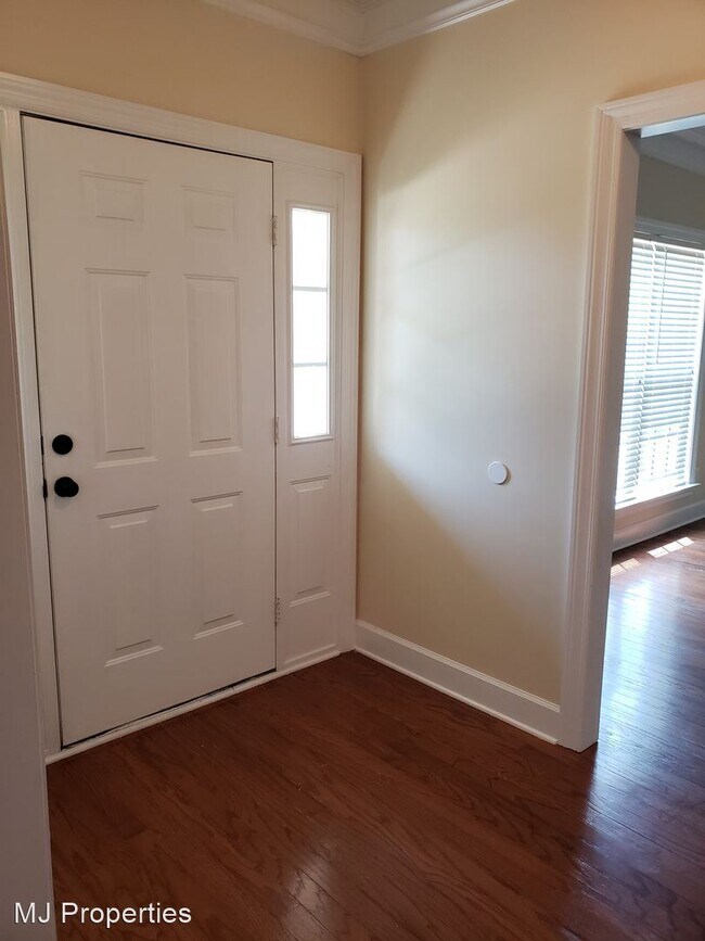 Building Photo - 3 br, 2 bath House - 101 Tree Bark Trail