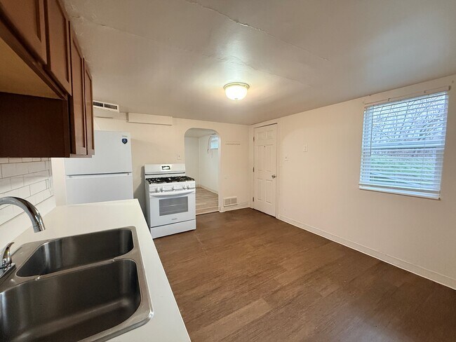 Foto del edificio - 2954 S Madison Ave