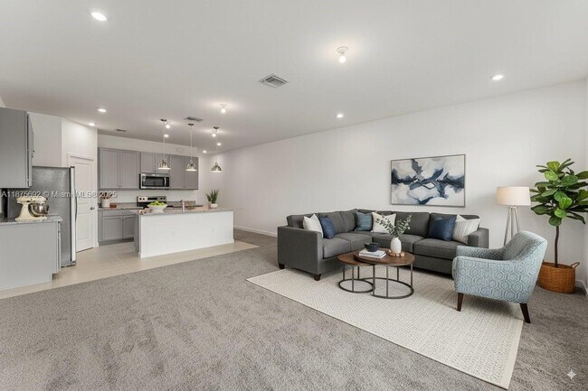 Foto del edificio - 7448 Lenora Ln