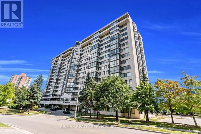 Building Photo - 306-321 MARKBROOK Ln
