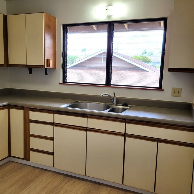 Building Photo - L756ach (REOM)