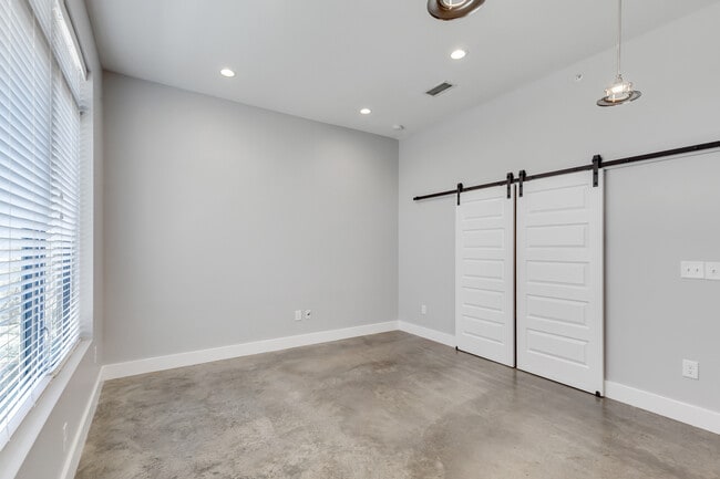 Building Photo - The Phoenix on 51st