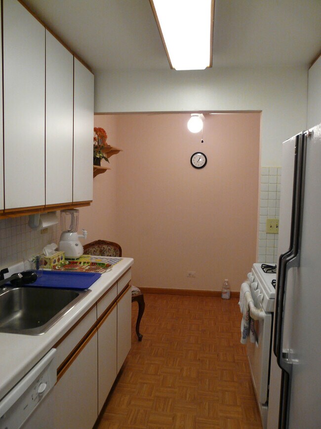 Building Photo - 10 Oak Creek Dr
