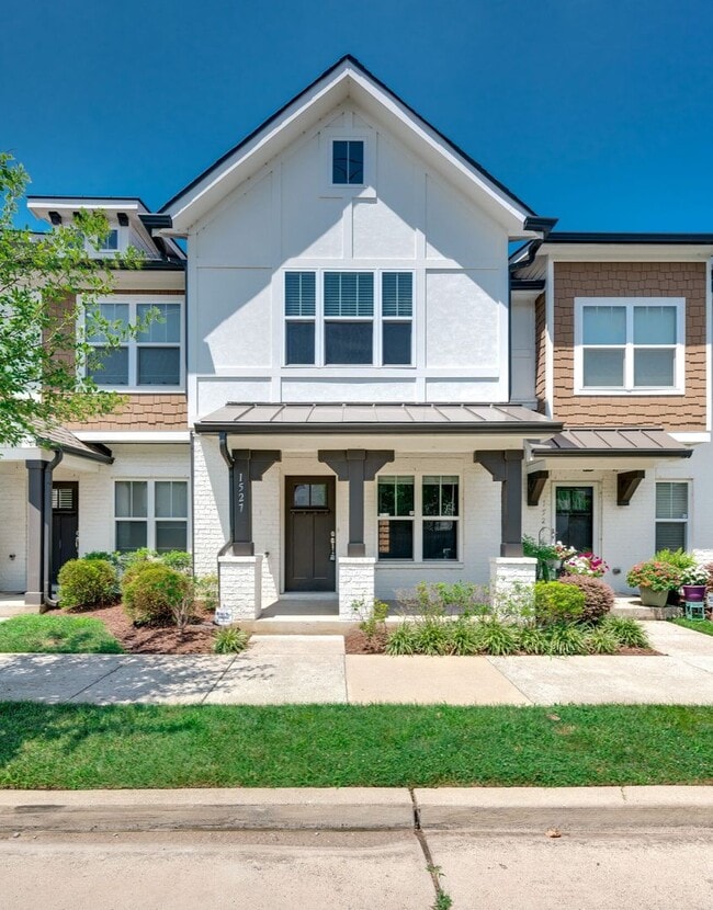 Beautiful 2BE/2.5BA townhouse located in the very desirable Nations! - Beautiful 2BE/2.5BA townhouse located in the very desirable Nations!