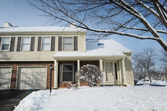 Building Photo - 2549 College Hill Cir