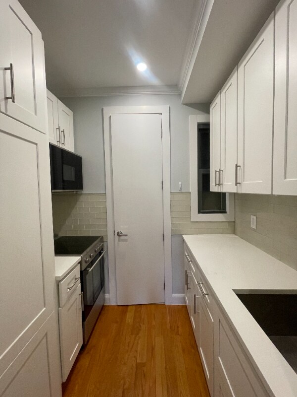 Building Photo - 427 E 80th St