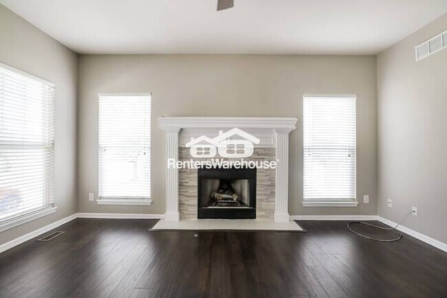 Building Photo - Amazing 4 Bed, 2.5 Bath Home in Lee's Summ...