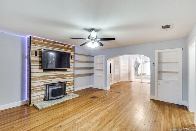 Building Photo - 223 Kayton Ave