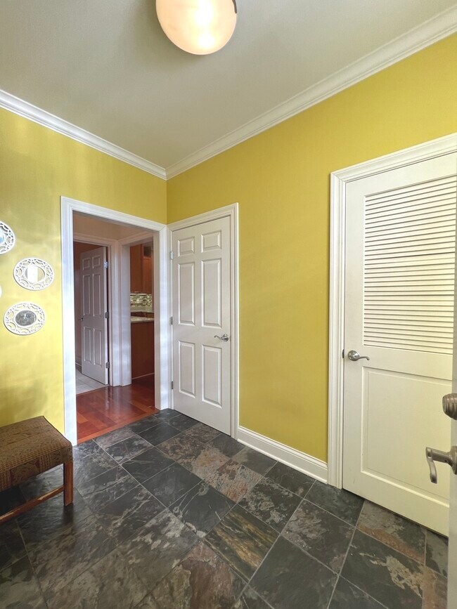 Foto del edificio - 1056 W Lawrence Ave