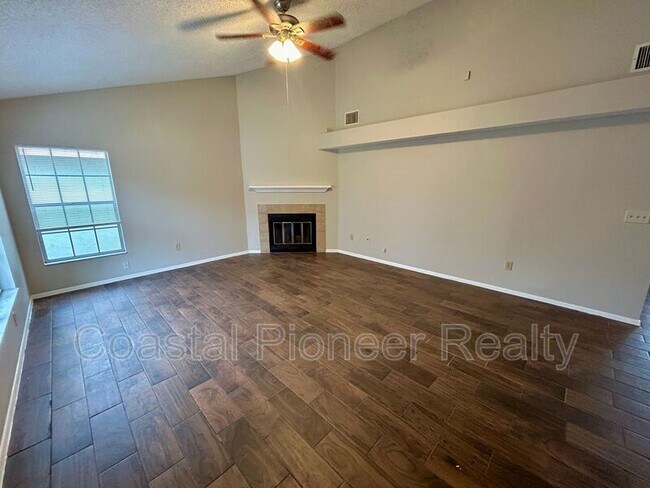 Foto del edificio - 1617 Bent Pine Way