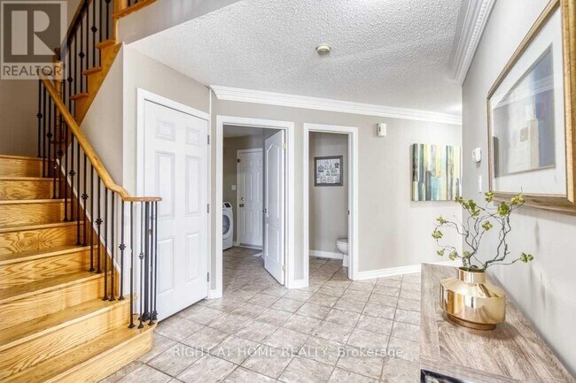 Photo du bâtiment - 636 Ormond Dr
