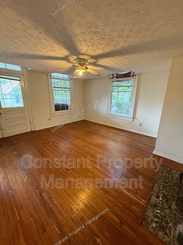 Building Photo - 1166 Bond St