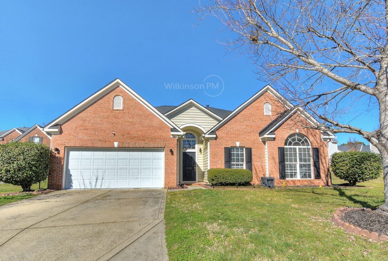 10011 Lomax Ridge Dr, Charlotte, NC 28216 House Rental in Charlotte