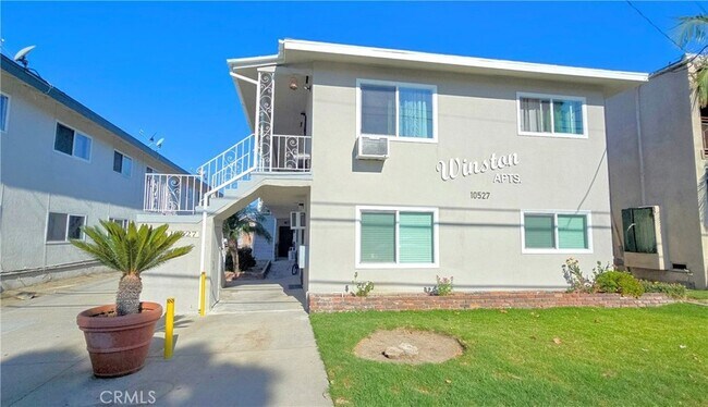 Foto del edificio - 10527 Western Ave