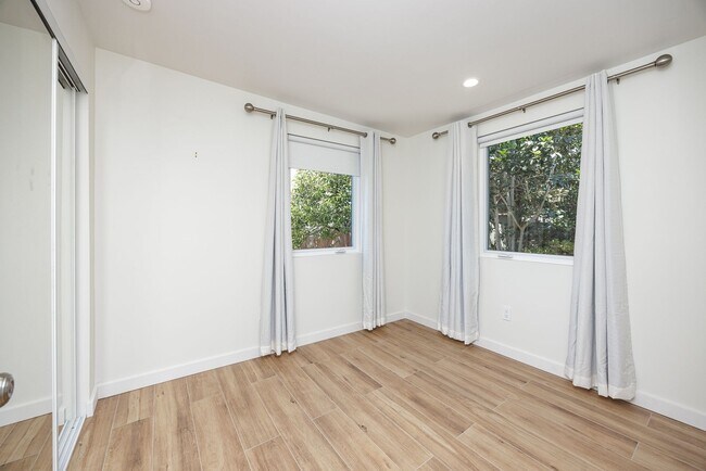 Building Photo - 2260 Crestview