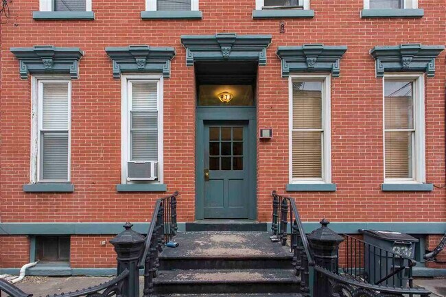Building Photo - 931 Park Ave