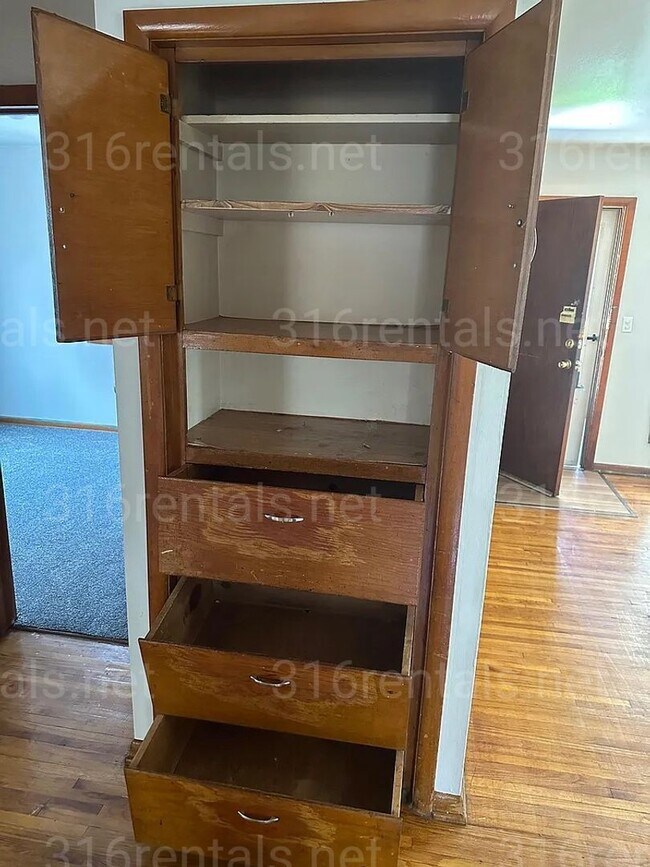 Foto del edificio - $1,025 - 4 bedroom / 1 bathroom - Single F...