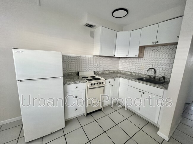 Building Photo - 115 7th Ave N