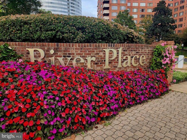 Foto del edificio - 1121 Arlington Blvd