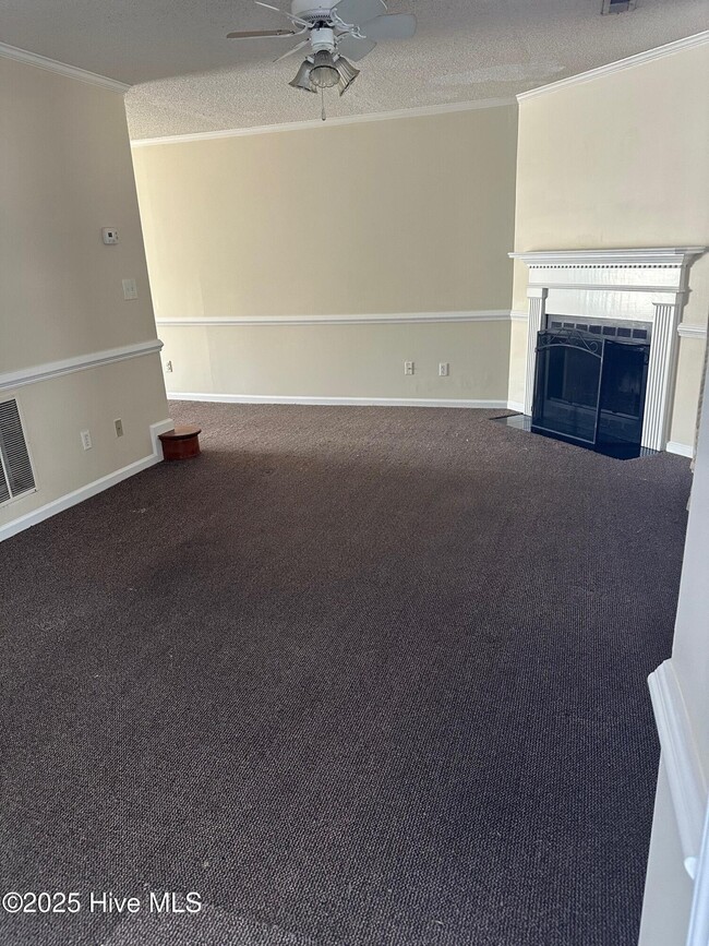 Foto del edificio - 3825 Sterling Pointe Dr
