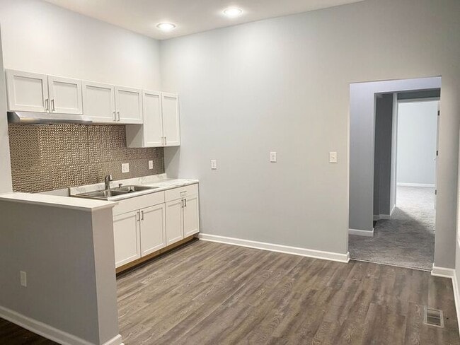 Building Photo - 552 Jefferson Ave
