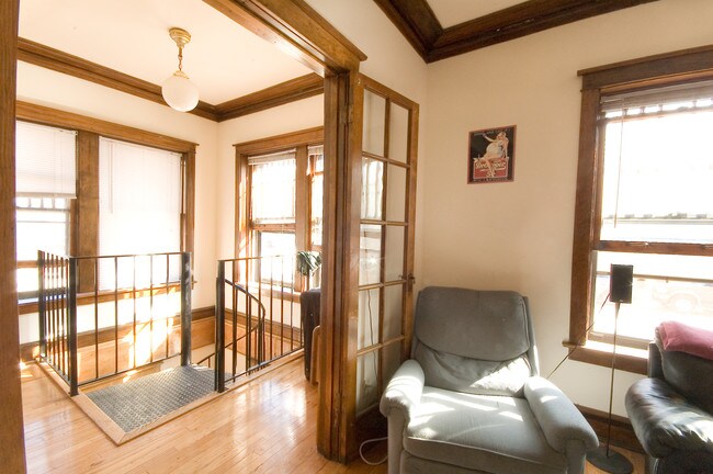 Foto del edificio - 1336 W Waveland Ave