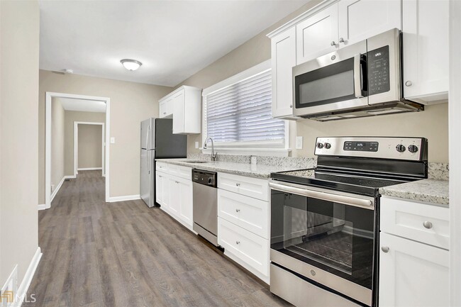 Building Photo - 3020 Collier Dr NW