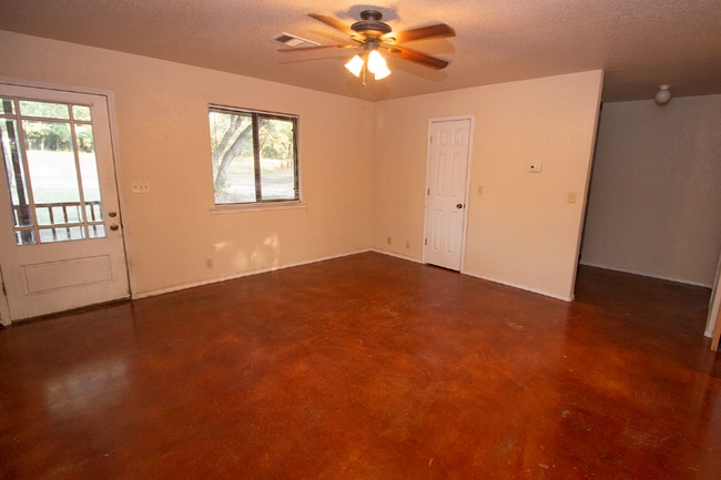 Building Photo - 701 Roland Ln