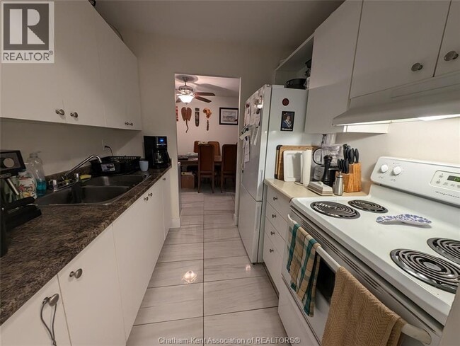 Building Photo - 150 Park Ave E