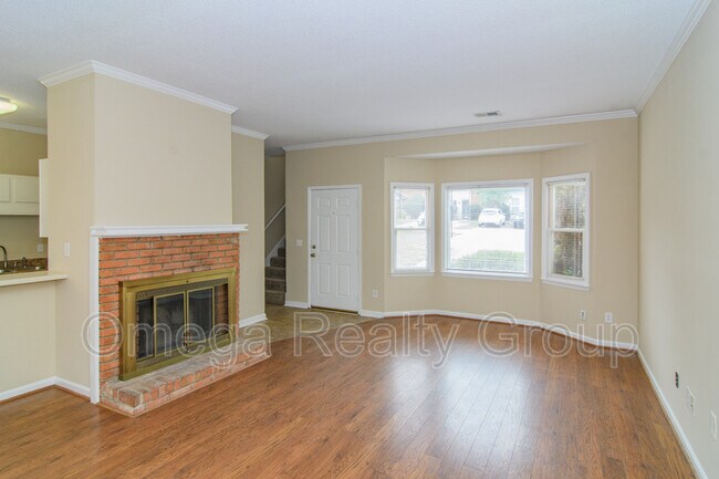 Building Photo - 1101 Hillsboro Ln
