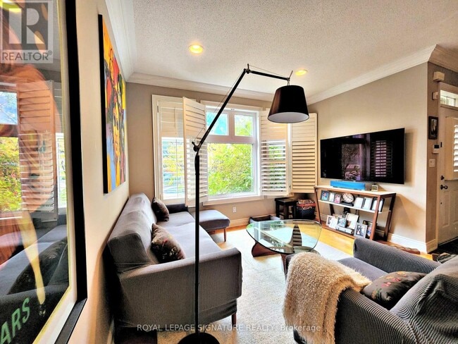 Building Photo - 275 Dalesford Rd