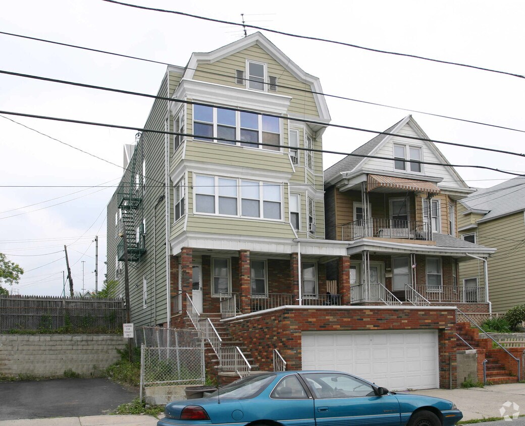 Building Photo - 95 W 25th St