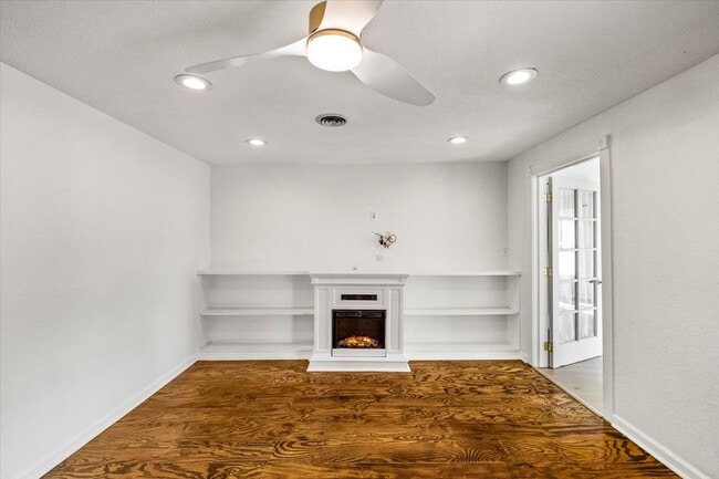 Building Photo - 5522 Avenue O 1/2