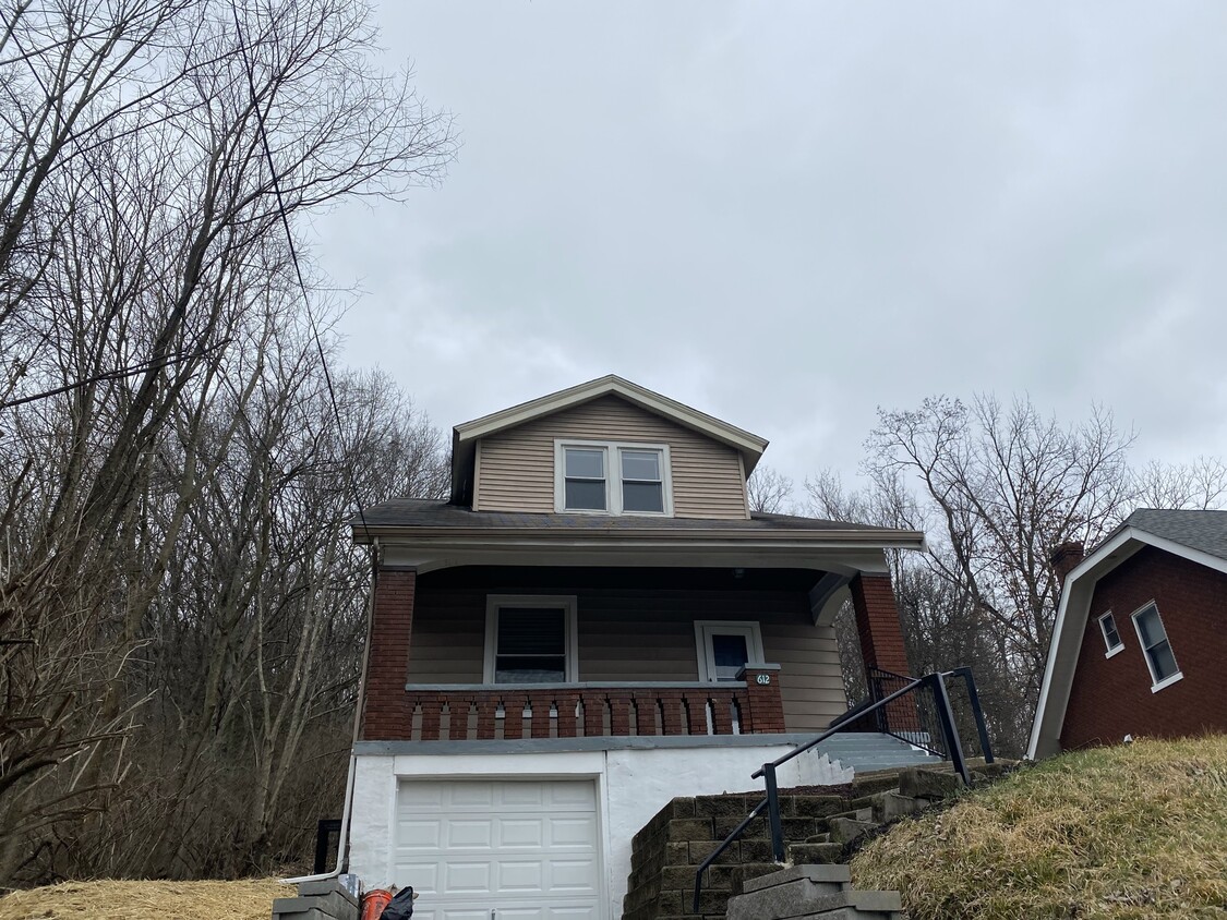 Primary Photo - 612 Highland Pike