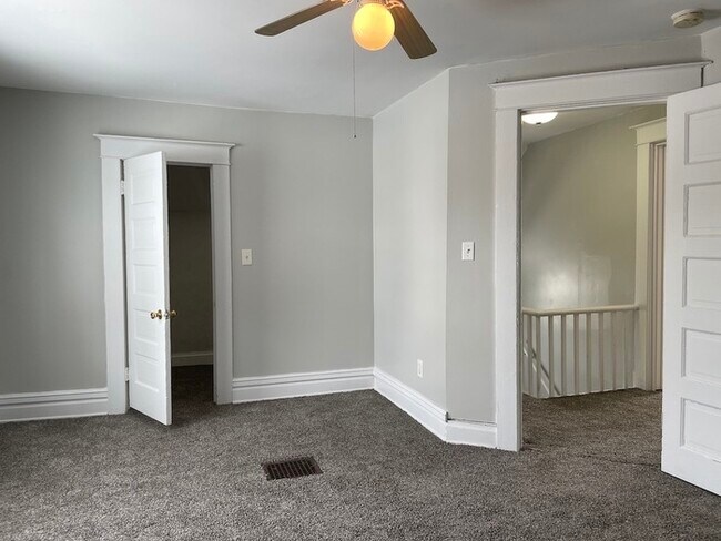 Building Photo - Large 3 bedroom home for rent!
