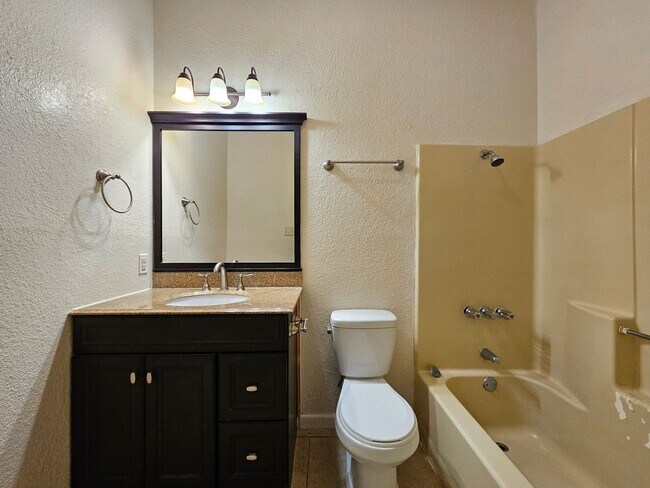 Foto del edificio - AVAILABLE NOW! RENT REDUCTION