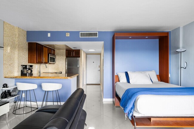 Building Photo - 2900 NE 30th St