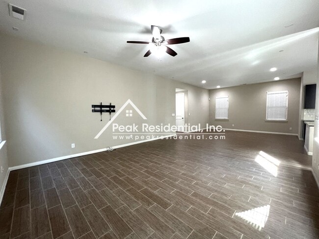 Building Photo - Updated 4bd/3ba Fair Oaks Home with Large ...
