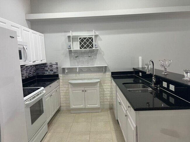 Building Photo - 922 SE 8th St