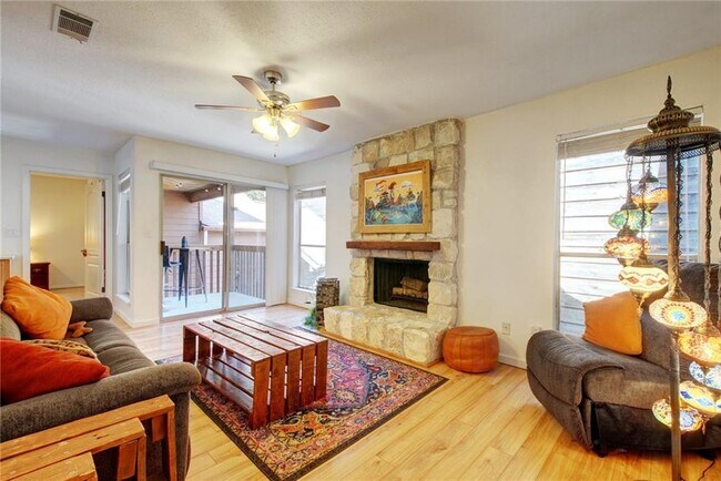 Foto del edificio - 6903 Deatonhill Dr