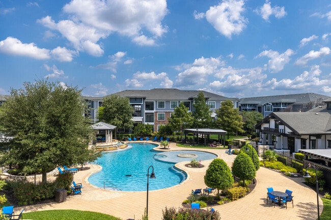 The Oaks at Techridge apartments — community photo - The Oaks at Techridge