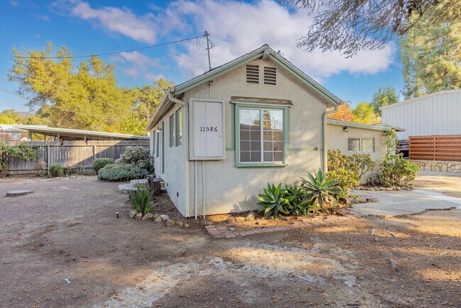 Building Photo - 11586 N Ventura Ave
